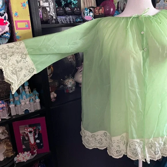 Vintage lime green robe or bed jacket chiffon and lace - Picture 3 of 8